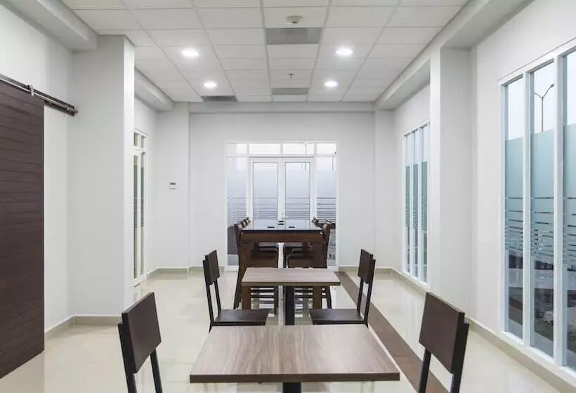 Отель Holiday Inn Express Manzanillo, An Ihg