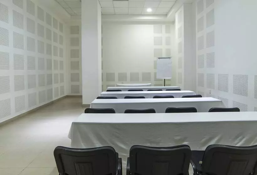 Отель Holiday Inn Express Manzanillo, An Ihg