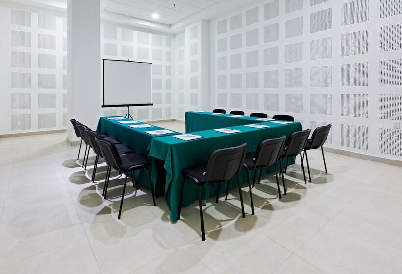 فندق Holiday Inn Express Manzanillo, An Ihg