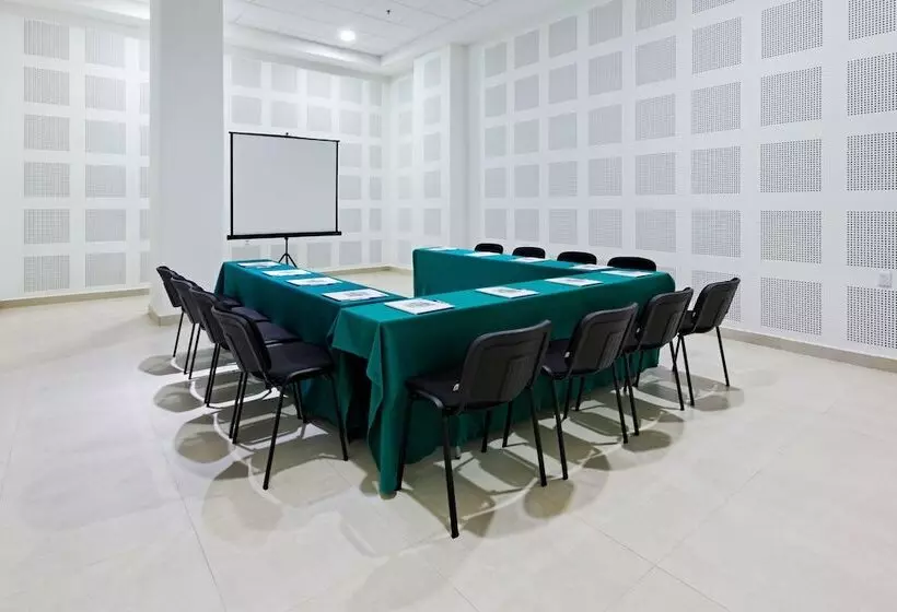 Отель Holiday Inn Express Manzanillo, An Ihg