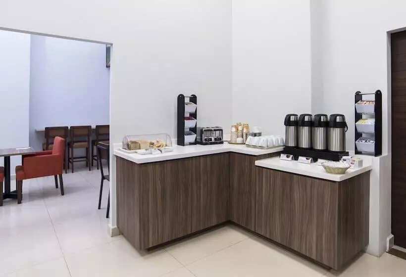 Отель Holiday Inn Express Manzanillo, An Ihg