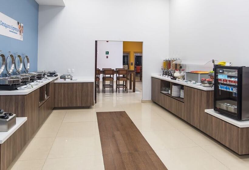 فندق Holiday Inn Express Manzanillo, An Ihg