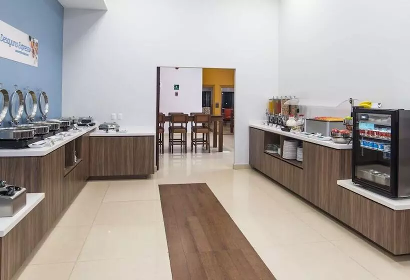 Отель Holiday Inn Express Manzanillo, An Ihg