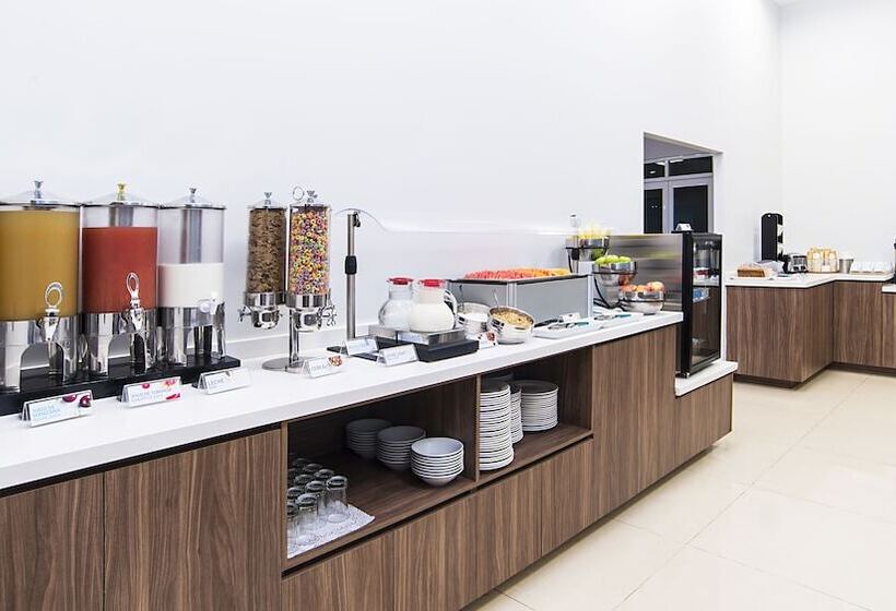 فندق Holiday Inn Express Manzanillo, An Ihg