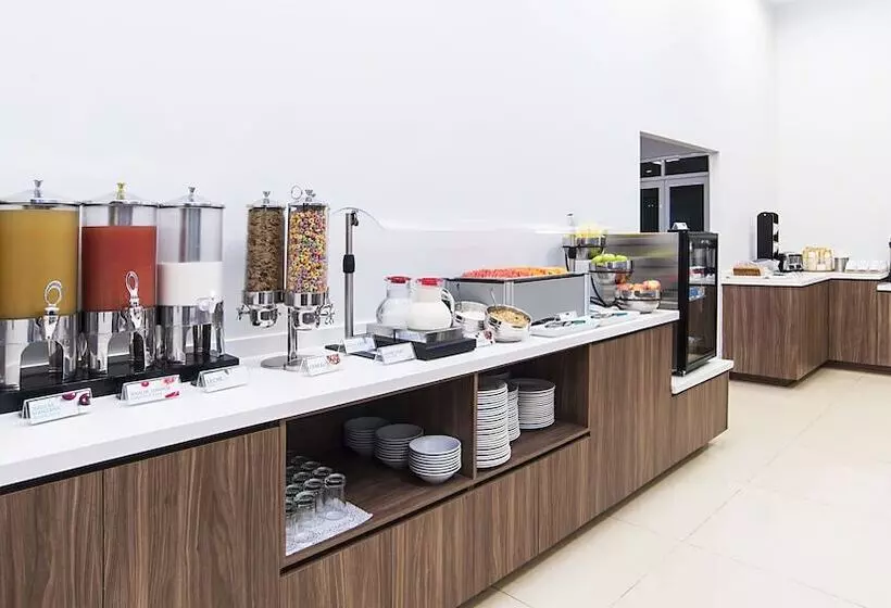 Отель Holiday Inn Express Manzanillo, An Ihg