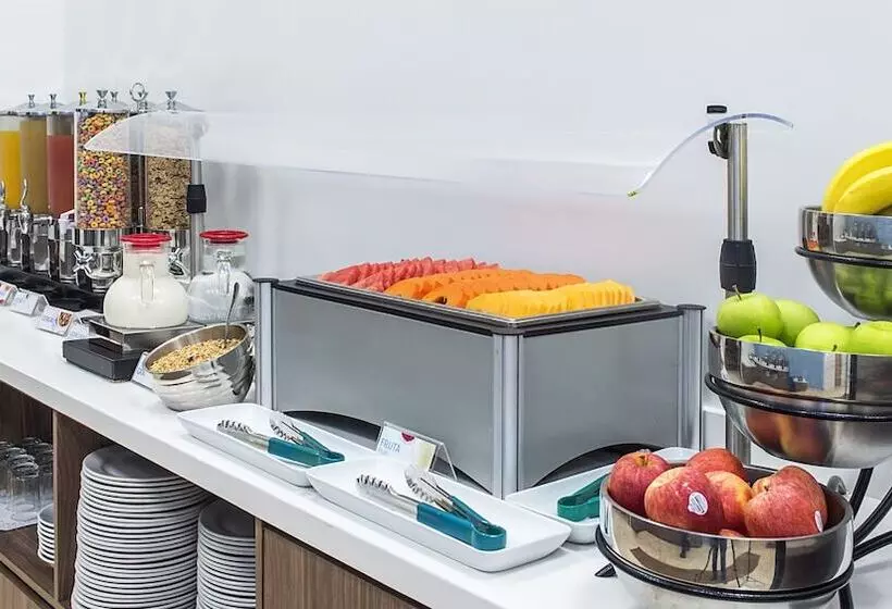 Отель Holiday Inn Express Manzanillo, An Ihg