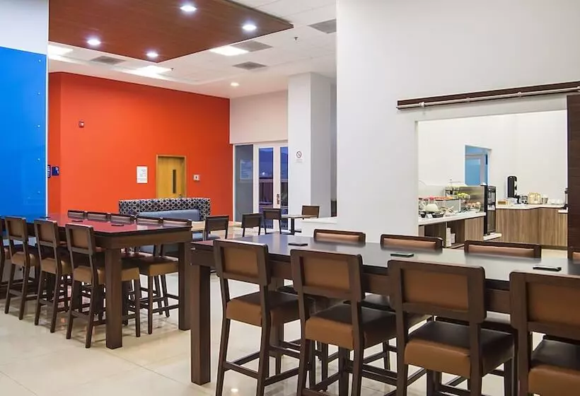 Отель Holiday Inn Express Manzanillo, An Ihg