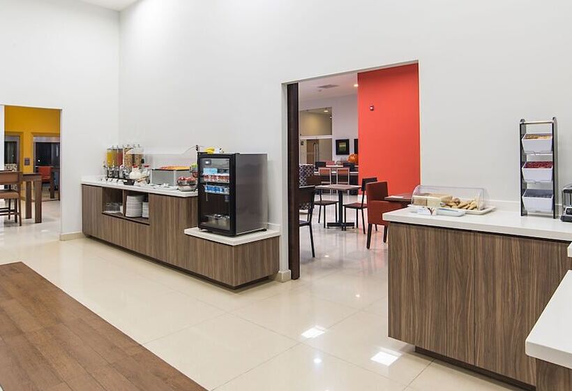 فندق Holiday Inn Express Manzanillo, An Ihg