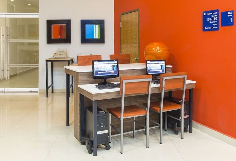 فندق Holiday Inn Express Manzanillo, An Ihg