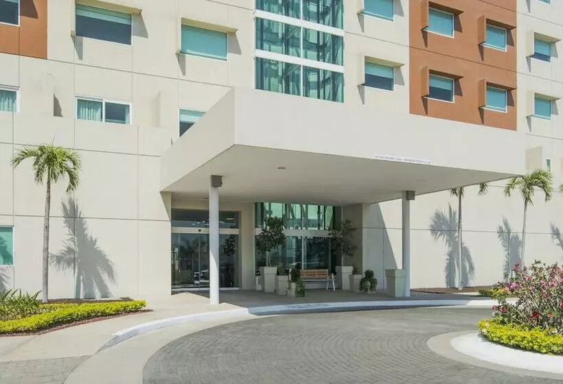 Отель Holiday Inn Express Manzanillo, An Ihg