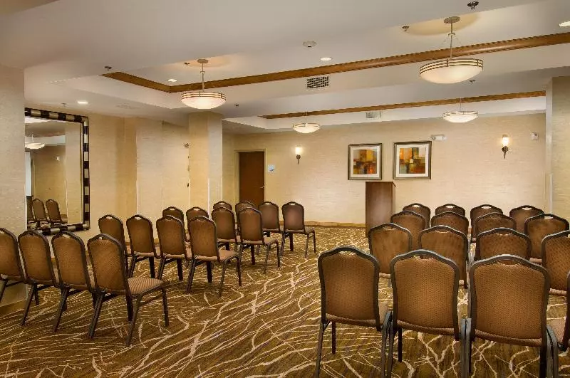 Hotel Holiday Inn Express & Suites Alexandria   Fort Belvoir, An Ihg