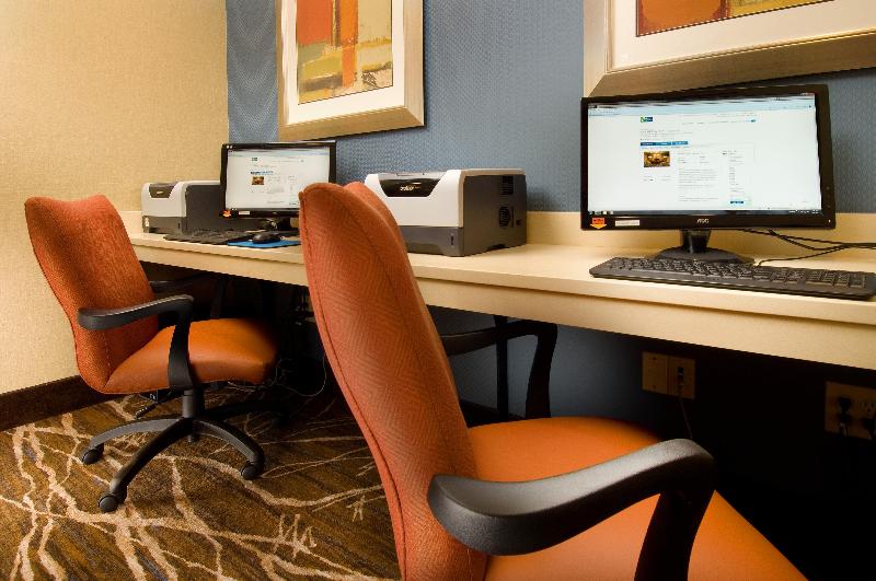 בית מלון כפרי Holiday Inn Express & Suites Alexandria   Fort Belvoir, An Ihg