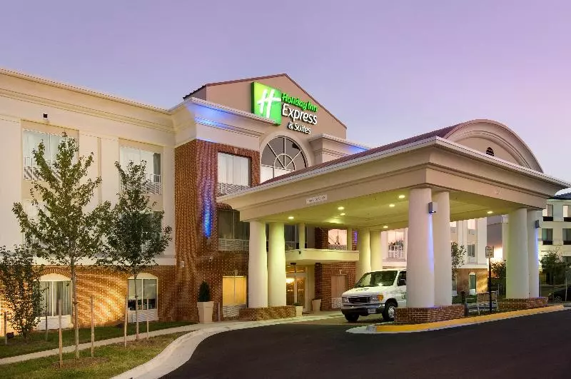 Hotel Holiday Inn Express & Suites Alexandria   Fort Belvoir, An Ihg