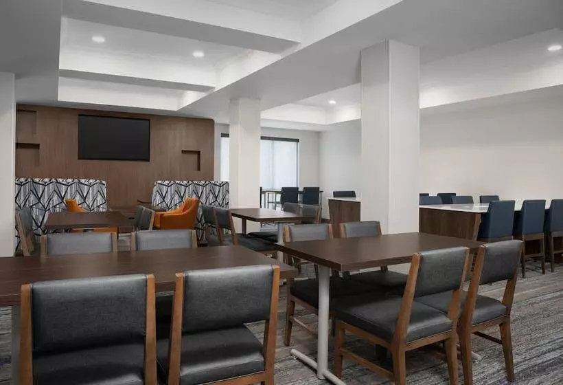 Hotel Holiday Inn Express & Suites Alexandria   Fort Belvoir, An Ihg