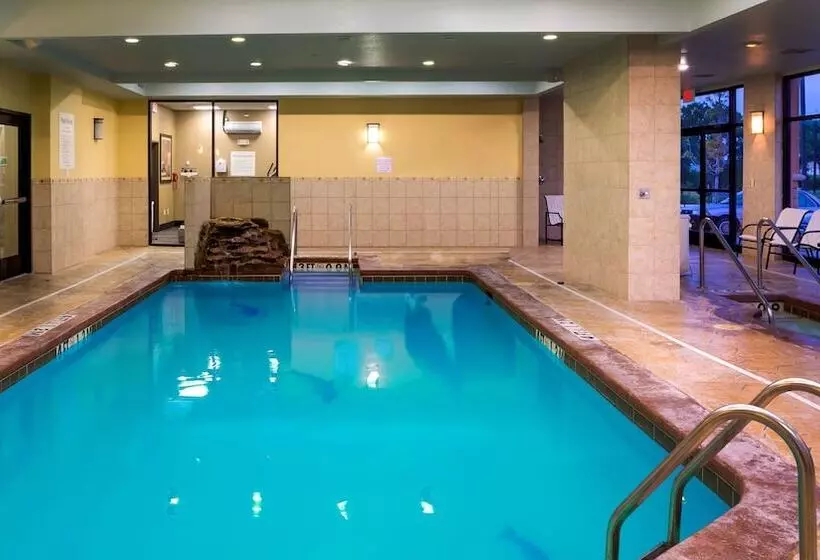 Отель Holiday Inn Express & Suites   Oklahoma City Airport, An Ihg