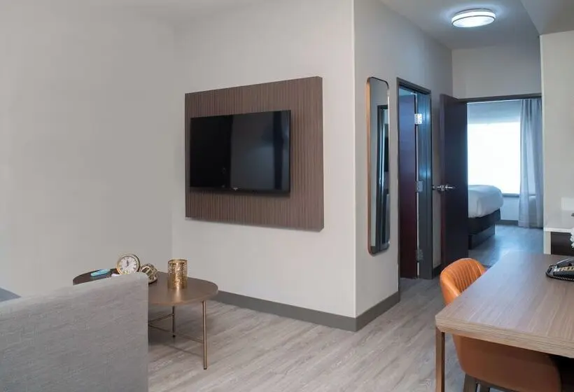 هتل Holiday Inn Oklahoma City Airport