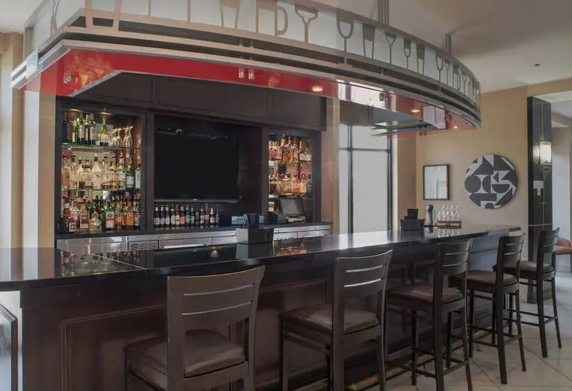 هتل Holiday Inn Oklahoma City Airport