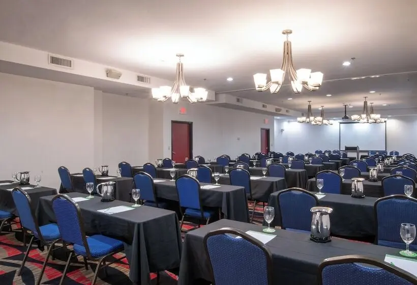هتل Holiday Inn Oklahoma City Airport