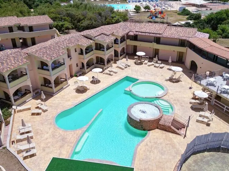 Hotelli Mimose Beach Village