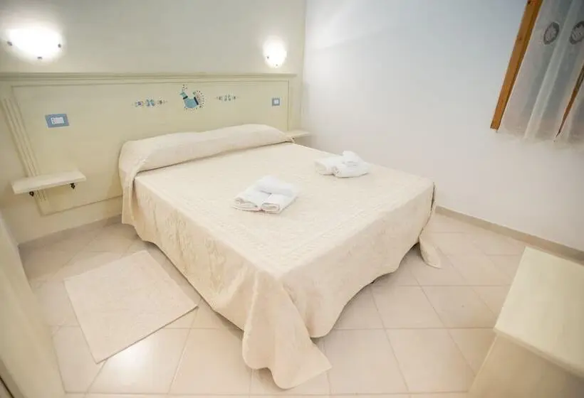 Hotelli Mimose Beach Village