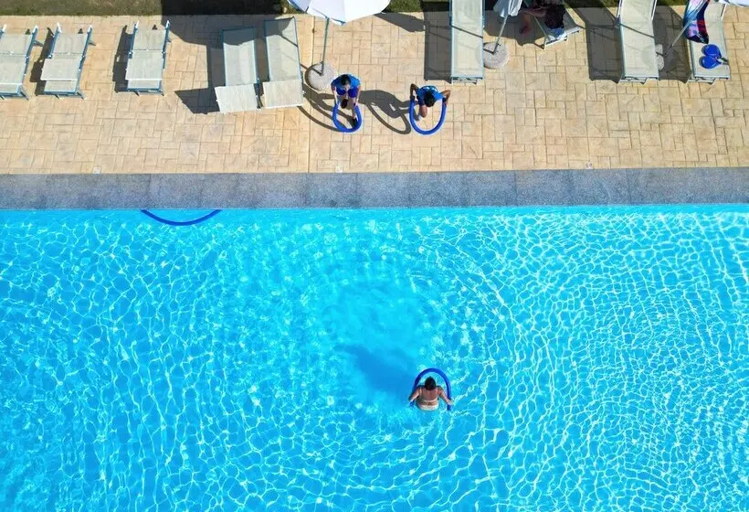 Hotelli Mimose Beach Village