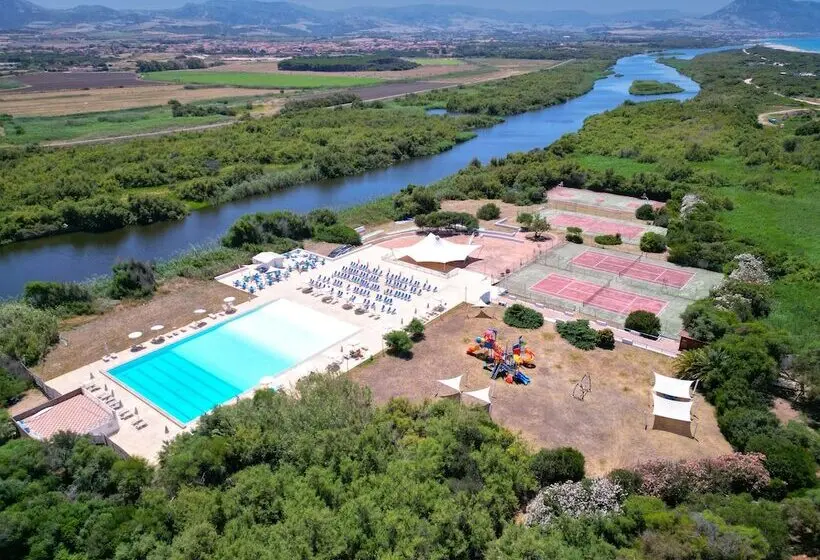 Hotelli Mimose Beach Village