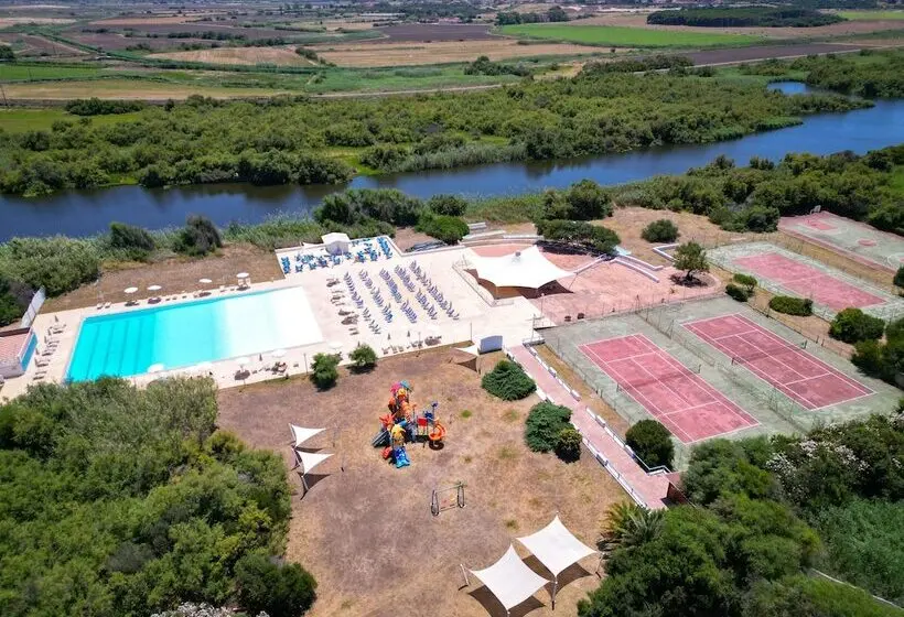 Hotelli Mimose Beach Village