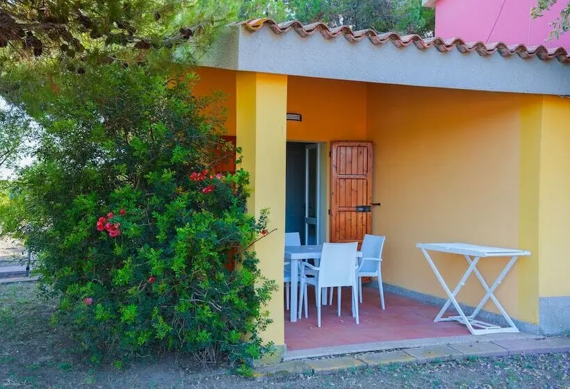 Hotelli Mimose Beach Village