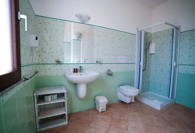 Hotelli Mimose Beach Village