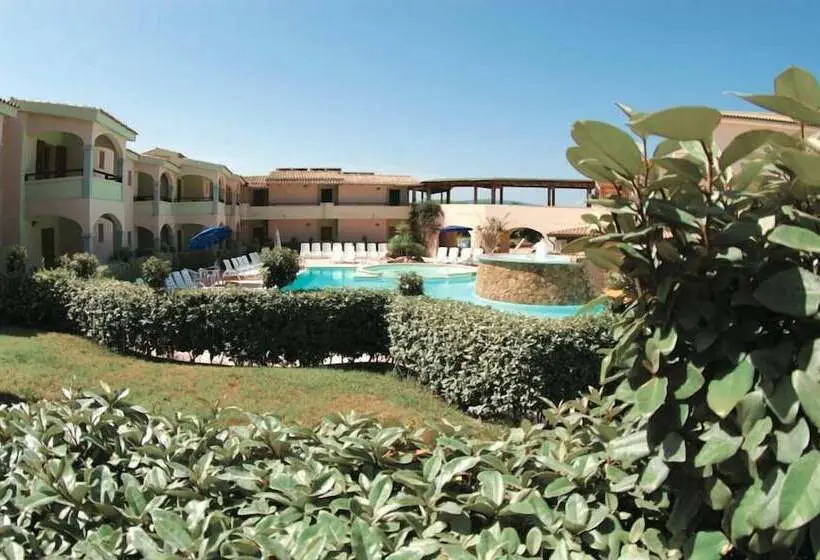 Hotelli Mimose Beach Village