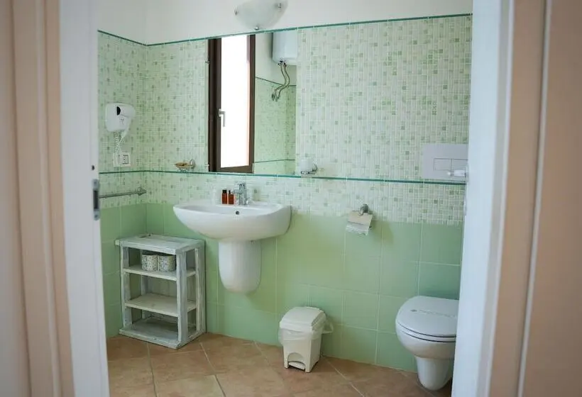 Hotelli Mimose Beach Village