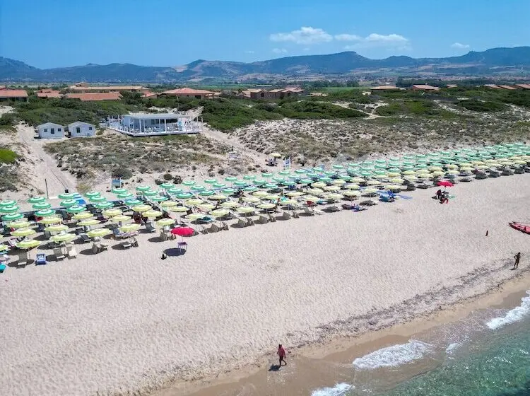 Hotelli Mimose Beach Village