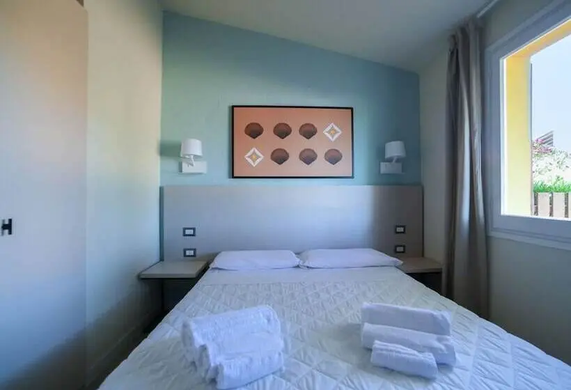 Hotelli Mimose Beach Village