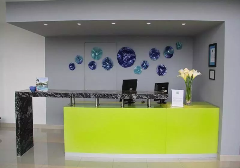 ホテル Misión Express Xalapa Centro