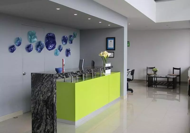 ホテル Misión Express Xalapa Centro