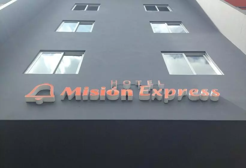 ホテル Misión Express Xalapa Centro