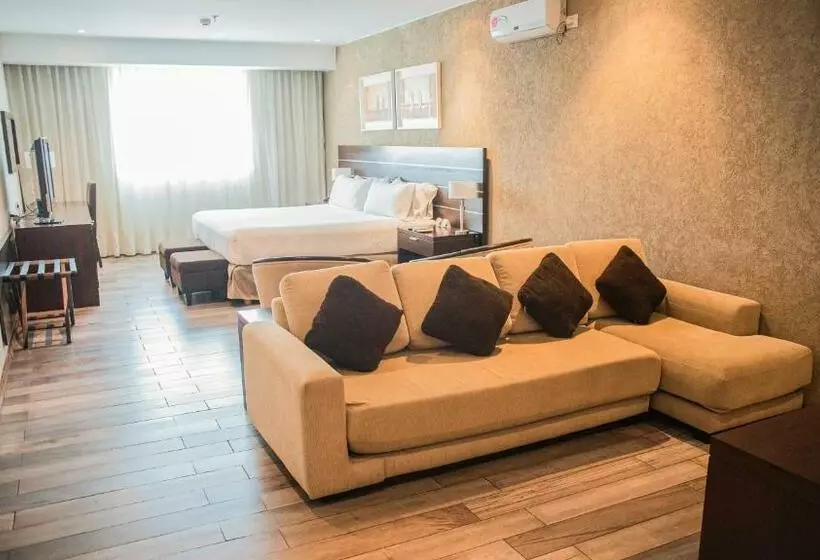 Отель Orfeo Suites Cordoba