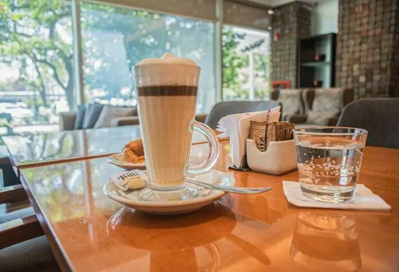 Отель Orfeo Suites Cordoba