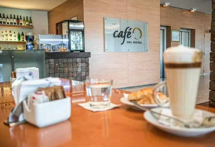 Отель Orfeo Suites Cordoba