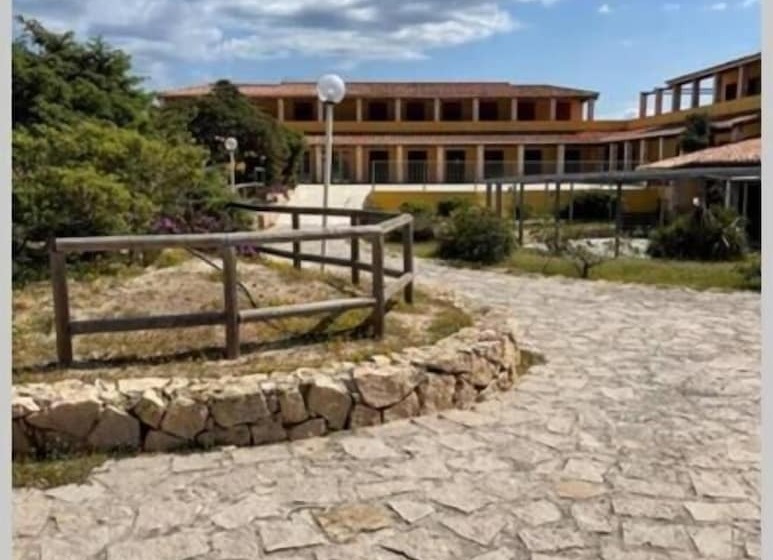 酒店 Mimose Beach Village