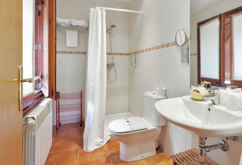 هتل Restaurant Camp Del Serrat