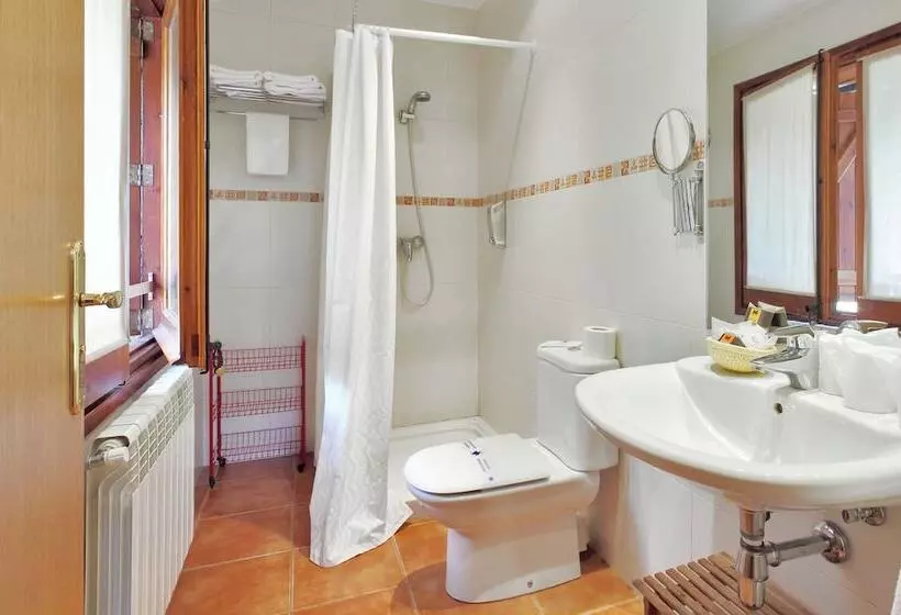 هتل Restaurant Camp Del Serrat