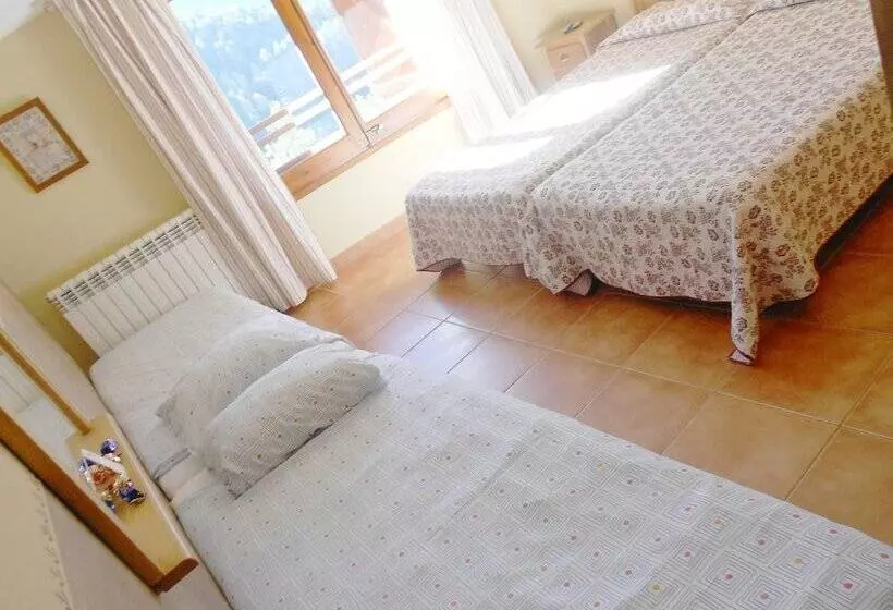 هتل Restaurant Camp Del Serrat