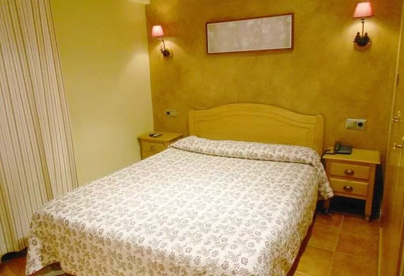 هتل Restaurant Camp Del Serrat