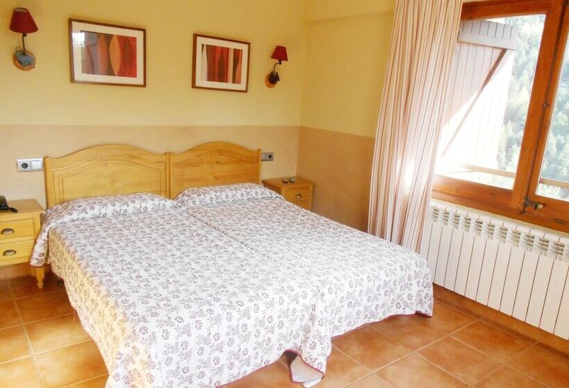 هتل Restaurant Camp Del Serrat