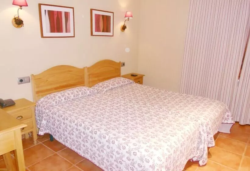 هتل Restaurant Camp Del Serrat