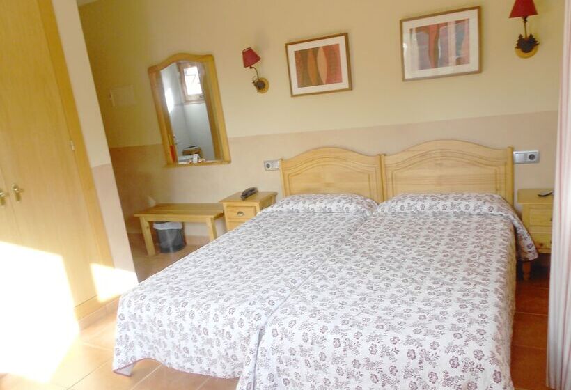 هتل Restaurant Camp Del Serrat