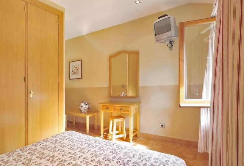 هتل Restaurant Camp Del Serrat