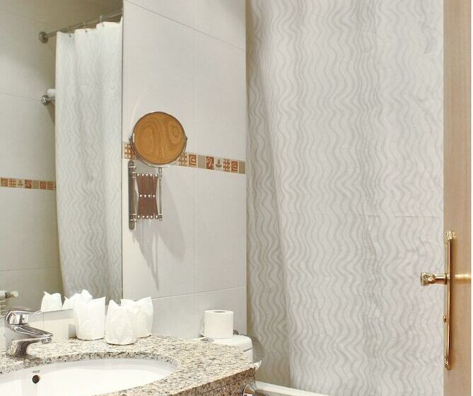 هتل Restaurant Camp Del Serrat