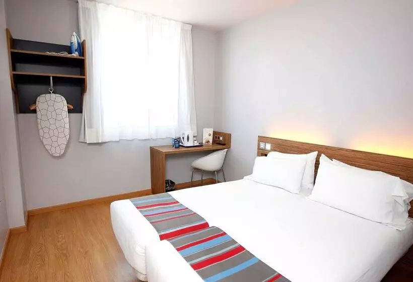 Отель Travelodge Valencia Aeropuerto